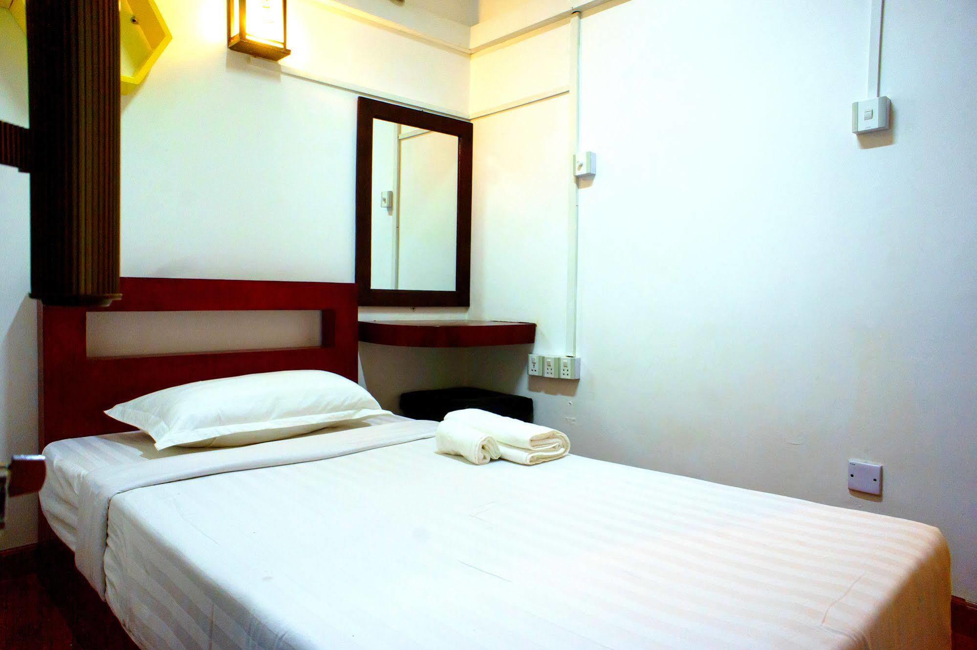 Agga Youth Hotel Rangun Zewnętrze zdjęcie